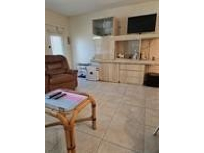 Nice 1 bedroom, 1 baths condo on the first floor. This condo - Beach Condo for sale in Deerfield Beach, Florida on Beachhouse.com