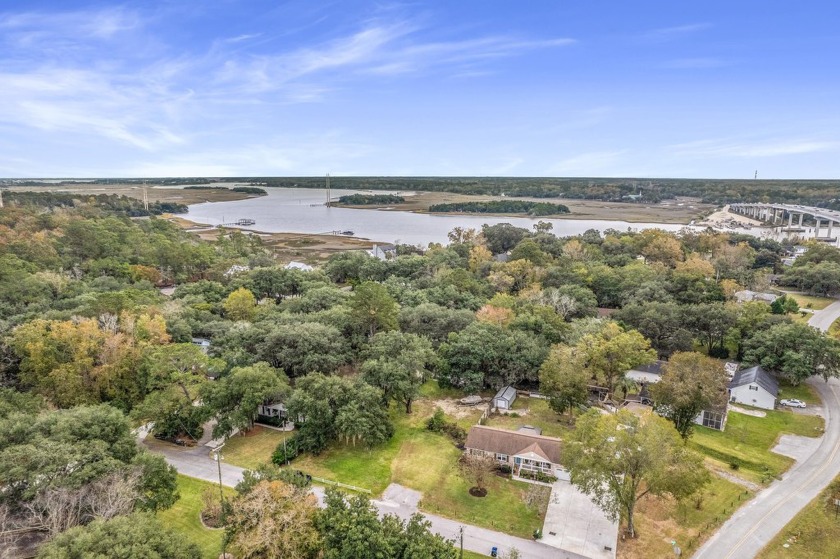 Nestled on a lush half-acre double lot, this stunning ranch home - Beach Home for sale in Johns Island, South Carolina on Beachhouse.com