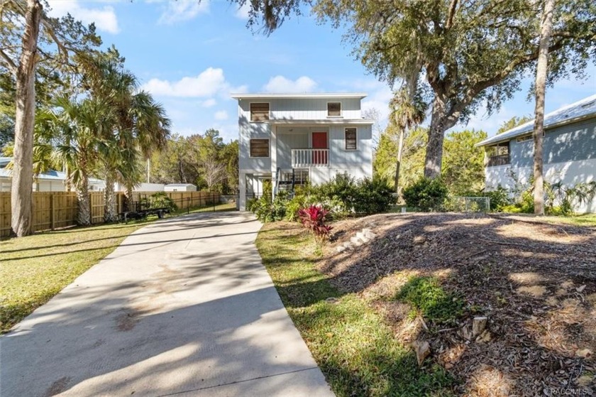 WELCOME to your new oasis! Experience the ultimate waterfront - Beach Home for sale in Yankeetown, Florida on Beachhouse.com