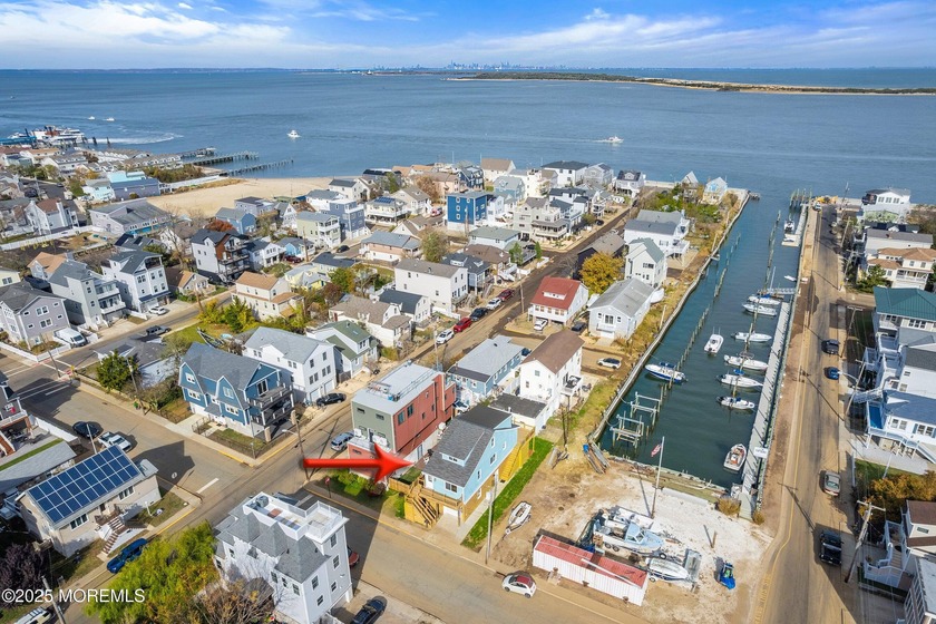 MOVE IN READY, FULLY RENOVATED, ON THE BAY! This beautifully - Beach Home for sale in Highlands, New Jersey on Beachhouse.com