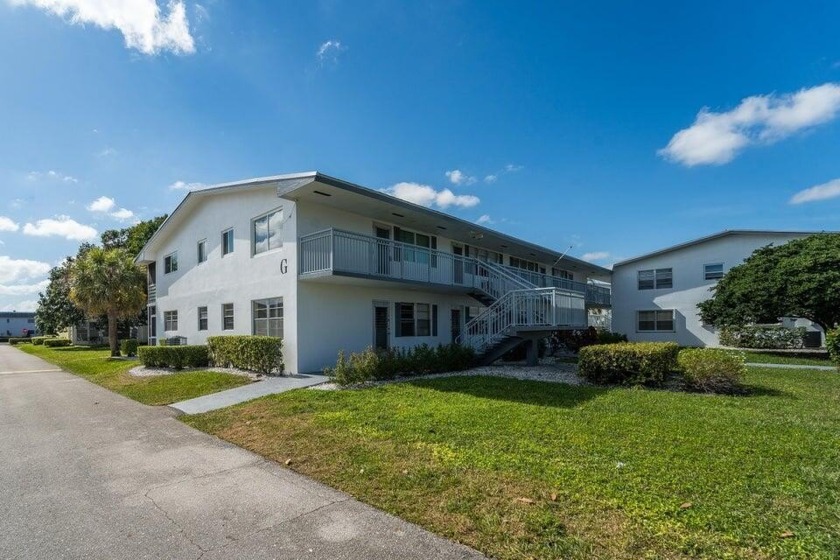 This well-kept 1-bedroom condo in Century Village - - Beach Condo for sale in West Palm Beach, Florida on Beachhouse.com