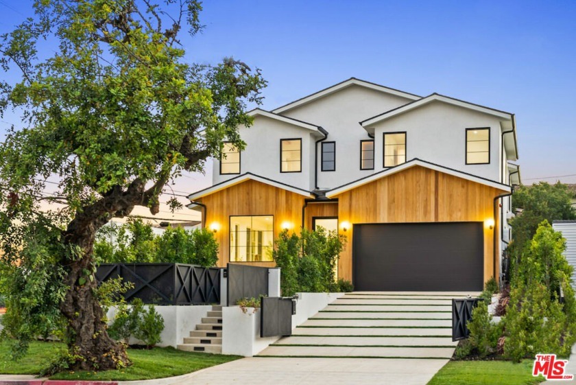 Nestled on a sun-drenched corner right across from the Palisades - Beach Home for sale in Pacific Palisades, California on Beachhouse.com