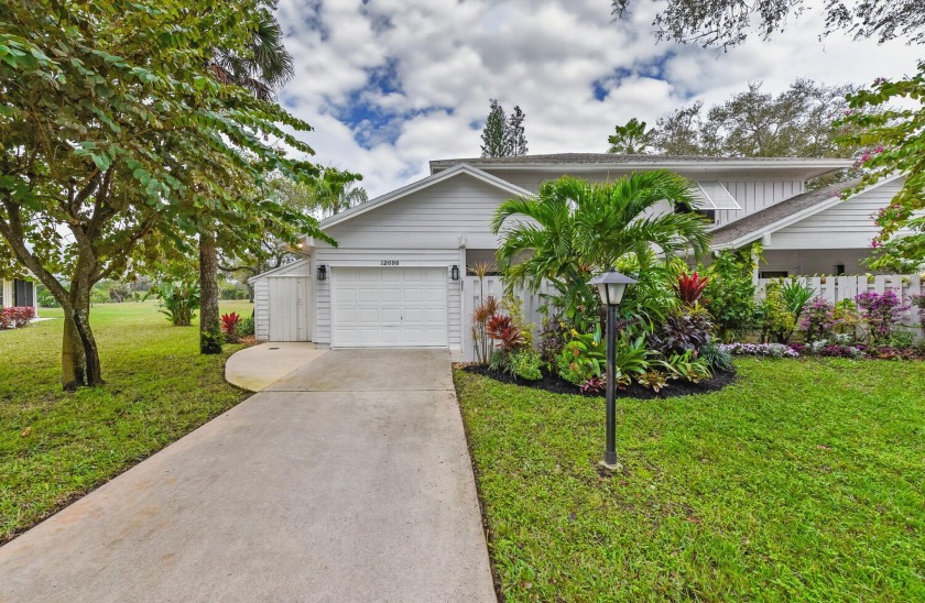 This 3BR/3BA luxurious townhome situated in the sought after - Beach Townhome/Townhouse for sale in Hobe Sound, Florida on Beachhouse.com