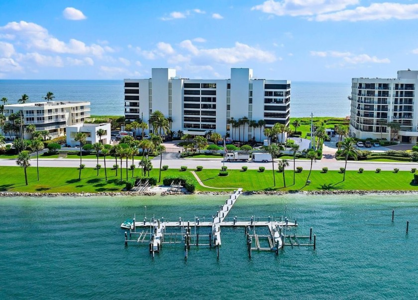 Discover coastal living at its finest in this spacious 3 BD - Beach Condo for sale in Jupiter, Florida on Beachhouse.com