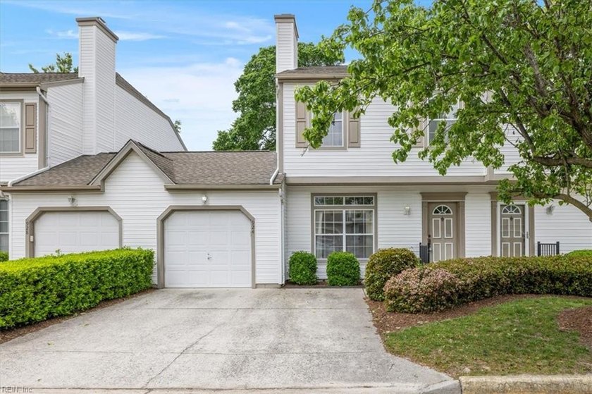 Conveniently located in central VA Beach, near shops - Beach Condo for sale in Virginia Beach, Virginia on Beachhouse.com
