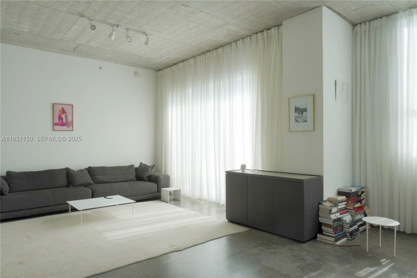 Beautifully renovated bathroom, kitchen, and fully furnished - Beach Condo for sale in Miami, Florida on Beachhouse.com