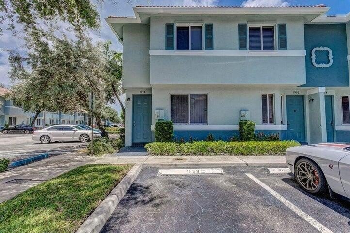 Welcome home to this recently renovated 3/2/1 town home in a - Beach Townhome/Townhouse for sale in Riviera Beach, Florida on Beachhouse.com