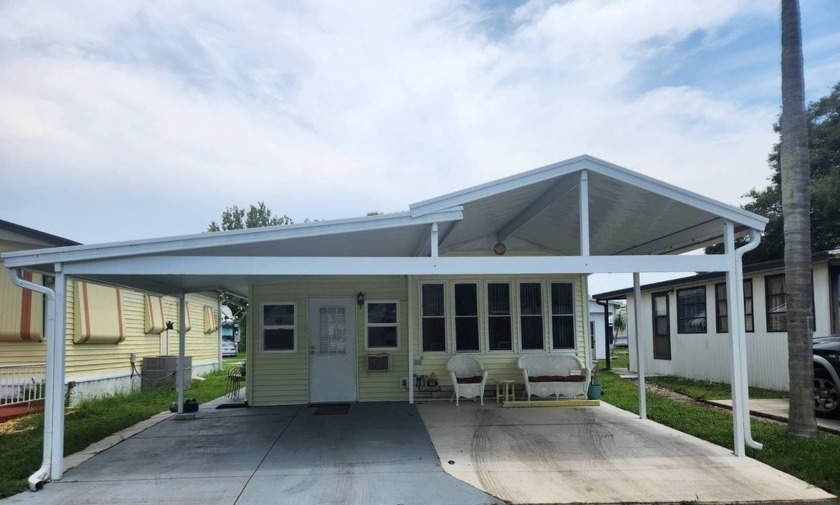 This charming one bedroom one bath home is nestled just off the - Beach Home for sale in Ruskin, Florida on Beachhouse.com