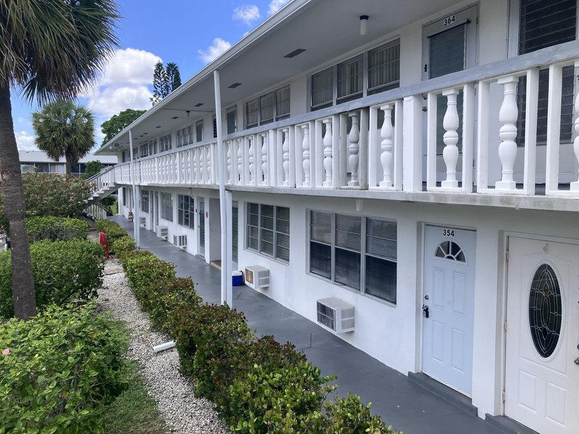 1 Bedroom, 1 Bath, 2nd floor unit. Great refreshed unit, brand - Beach Condo for sale in West Palm Beach, Florida on Beachhouse.com
