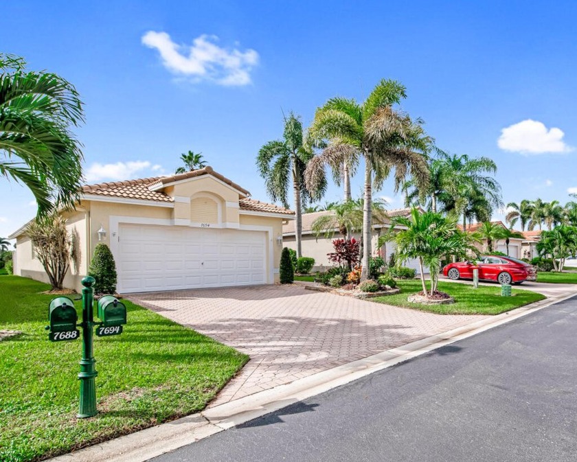 Beautiful Dogwood model home with numerous updates and extras - Beach Home for sale in Boynton Beach, Florida on Beachhouse.com