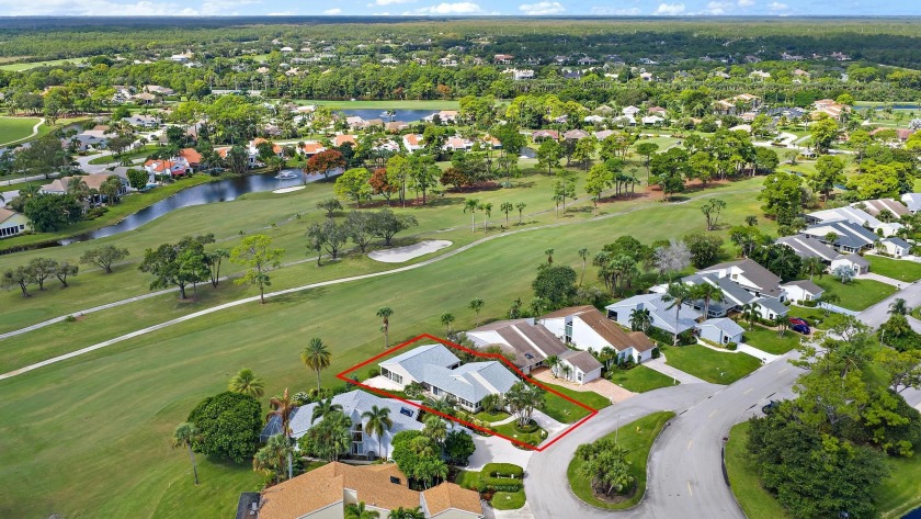 In the heart of Palm Beach Gardens this beautifully updated - Beach Home for sale in Palm Beach Gardens, Florida on Beachhouse.com