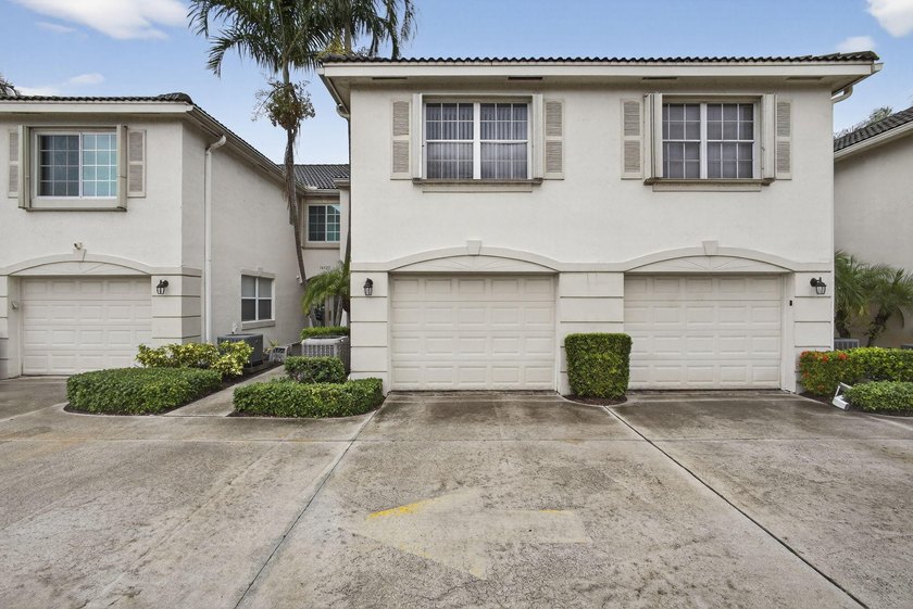 PRICE REDUCED! LOW HOA! NEW ROOF PAID BY SELLER! Vacant and - Beach Townhome/Townhouse for sale in Palm Beach Gardens, Florida on Beachhouse.com