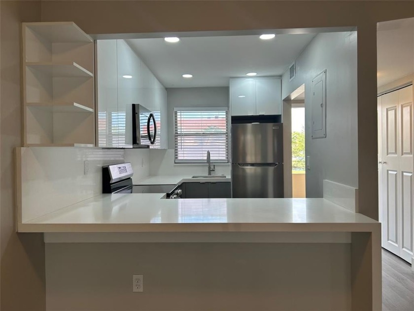 PRICED TO SELL! RENOVATED 2 BED/2 BATH CONDO IN SUNRISE LAKES - Beach Condo for sale in Fort Lauderdale, Florida on Beachhouse.com