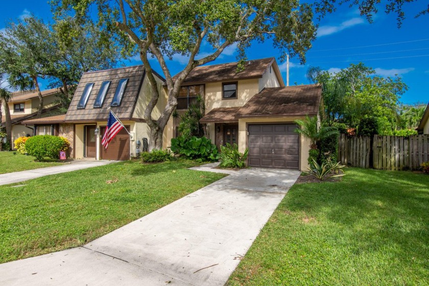 Enjoy the fabulous lifestyle Palm Beach Gardens has to offer in - Beach Townhome/Townhouse for sale in Palm Beach Gardens, Florida on Beachhouse.com