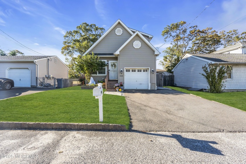 This beautifully maintained Custom Colonial offers 3 bedrooms, 1 - Beach Home for sale in Beachwood, New Jersey on Beachhouse.com