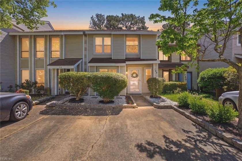 Welcome to this well-maintained townhome in Virginia Beach - Beach Townhome/Townhouse for sale in Virginia Beach, Virginia on Beachhouse.com
