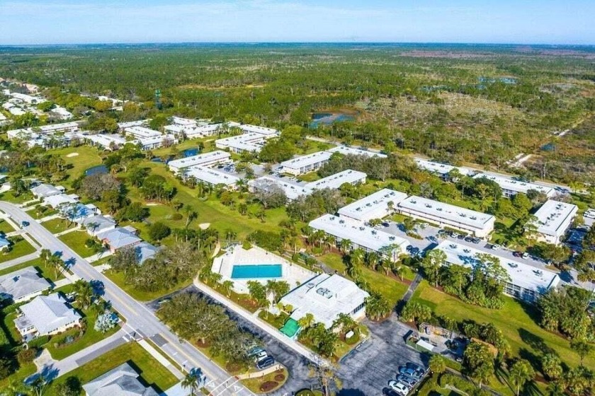 Extra Extra....this condo is calling your name.  Two bedrooms - Beach Condo for sale in Jupiter, Florida on Beachhouse.com