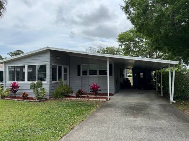 Turnkey move-in-ready home that has been well maintained and - Beach Home for sale in Port Orange, Florida on Beachhouse.com