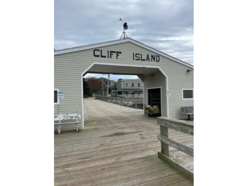 This beautiful parcel of land has 1379.96 feet of shoreline - Beach Acreage for sale in Portland, Maine on Beachhouse.com