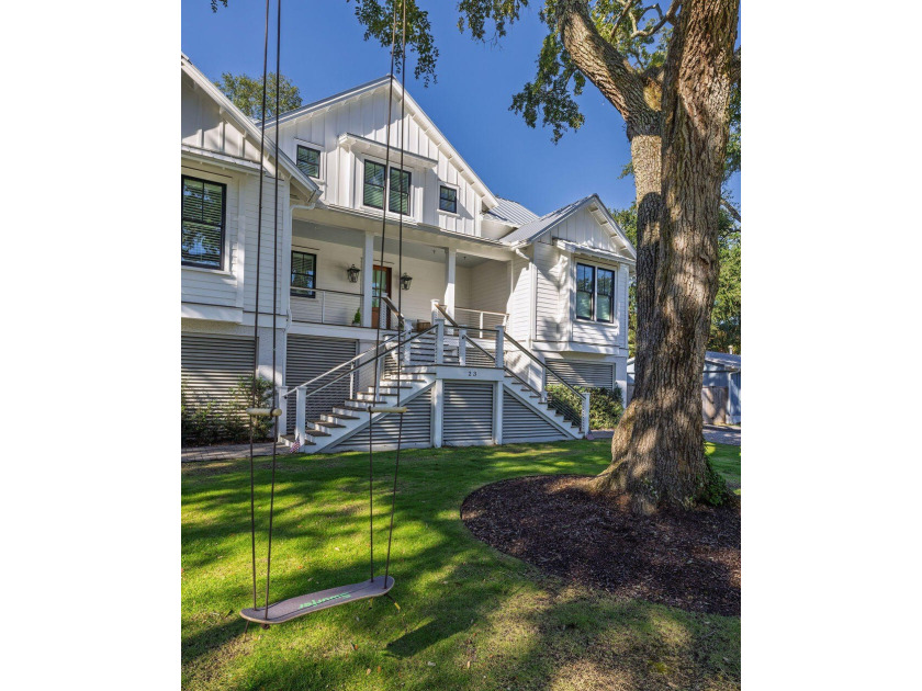 As you enter this welcoming island home, each room offers - Beach Home for sale in Isle of Palms, South Carolina on Beachhouse.com