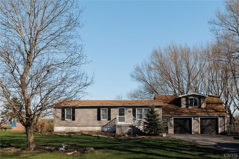 Welcome Home to this beautiful 3 bedroom 1.5 bath home. This - Beach Home for sale in Lyme, New York on Beachhouse.com