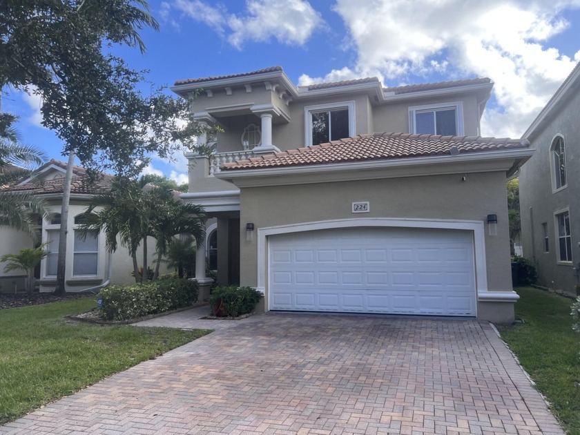 Charming 3-Bedroom Single-Family Home with Convertible Loft and - Beach Home for sale in West Palm Beach, Florida on Beachhouse.com