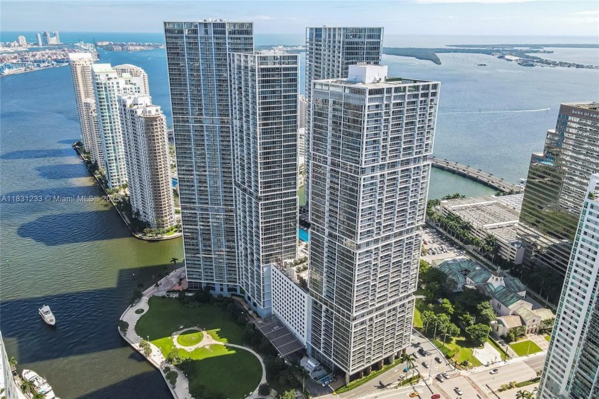 In the heart of Brickell, one of the few stunning unit with with - Beach Condo for sale in Miami, Florida on Beachhouse.com