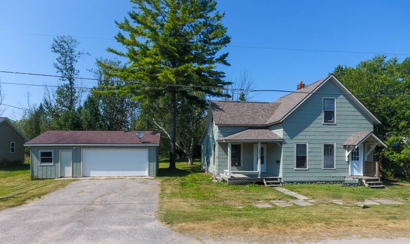 AFFORDABLE 4 BEDROOM HOME IN THE HEART OF CHEBOYGAN! Located - Beach Home for sale in Cheboygan, Michigan on Beachhouse.com