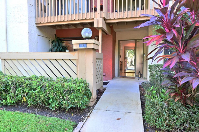 This 1,300 sqft, 3-bedroom, 2-bath ground-level condo is a - Beach Condo for sale in Wellington, Florida on Beachhouse.com