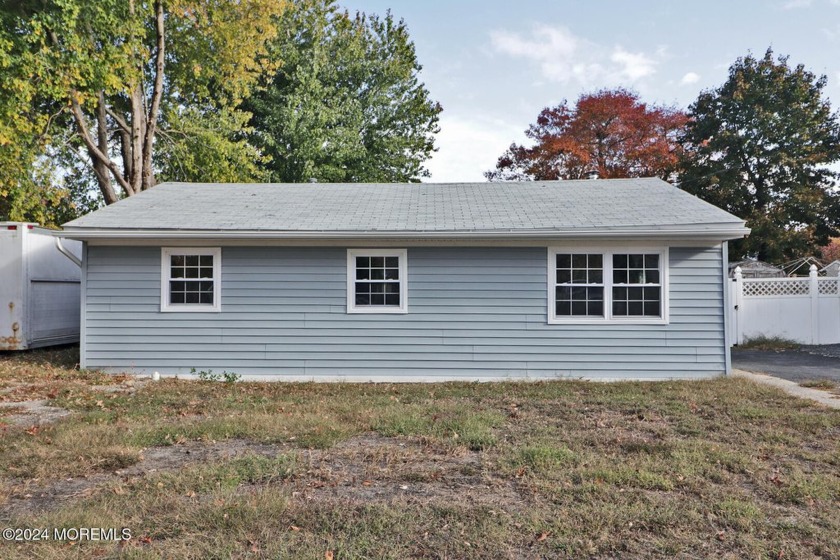 Waretown Ranch - This 3 bedroom home is nestled in desirable - Beach Home for sale in Waretown, New Jersey on Beachhouse.com