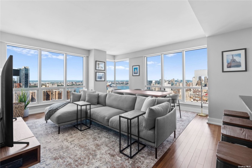 Surround yourself in the elegant luxury of apartment 47B at the - Beach Condo for sale in New York, New York on Beachhouse.com