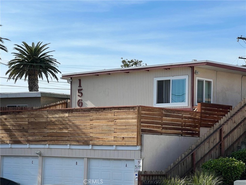 Located in the coastal community of San Clemente.  4-unit - Beach Townhome/Townhouse for sale in San Clemente, California on Beachhouse.com