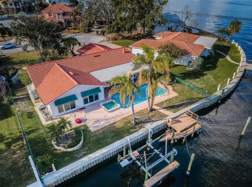 Selling this beautiful location on Venetian Isles in St - Beach Home for sale in St. Petersburg, Florida on Beachhouse.com