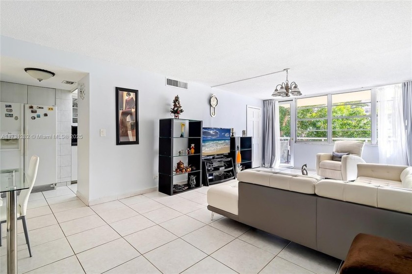 Beautifully renovated 2 bedrooms 1.5 bathroom unit in the heart - Beach Condo for sale in Sunny Isles Beach, Florida on Beachhouse.com