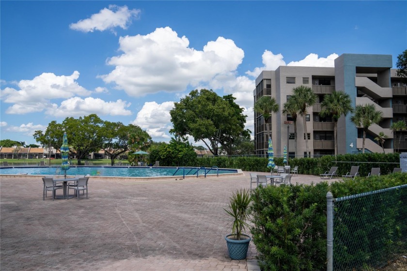 INVESTOR SPECIAL located in the heart of Pembroke Pines. This - Beach Condo for sale in Pembroke Pines, Florida on Beachhouse.com