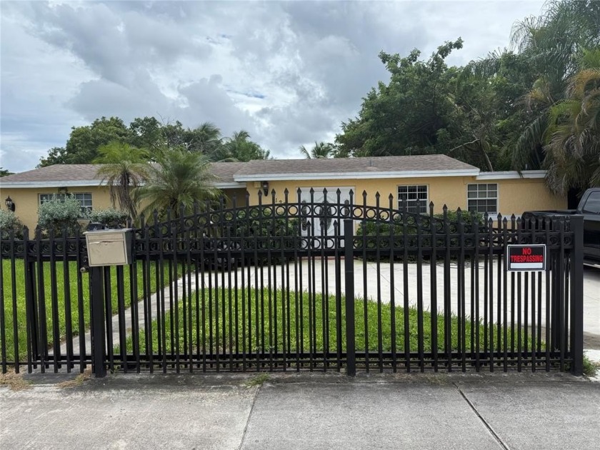 Home larger than tax record with an in law suite with full - Beach Home for sale in Miami, Florida on Beachhouse.com