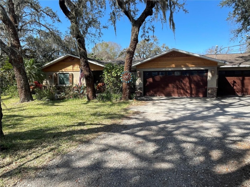 Beautiful country-style home located on a tree-shaded 1-acre lot - Beach Home for sale in New Port Richey, Florida on Beachhouse.com