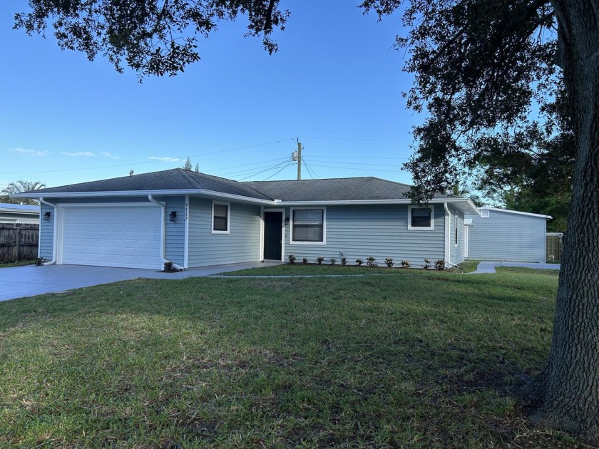 Must sell! Gorgeous remodel just completed.  Move-in ready - Beach Home for sale in Stuart, Florida on Beachhouse.com