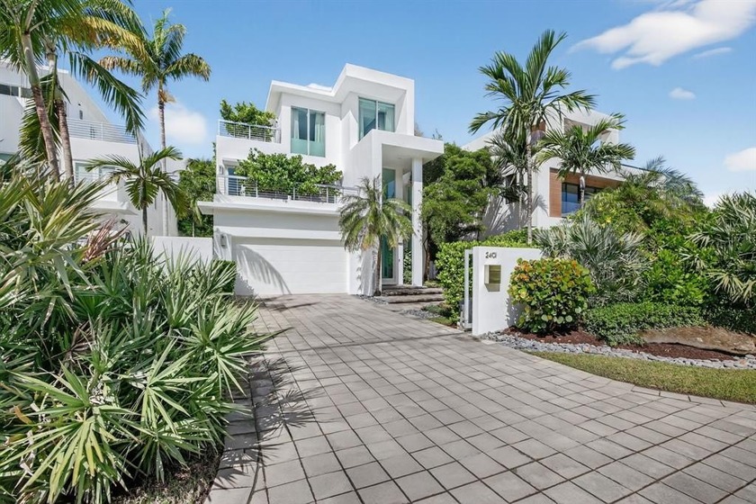 Literally across from the beach! Located in highly desirable - Beach Home for sale in Fort Lauderdale, Florida on Beachhouse.com