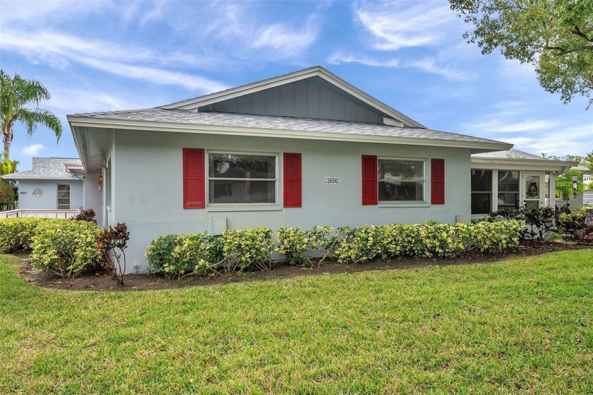 Welcome to this beautifully refreshed 2-bedroom, 2-bath villa - Beach Home for sale in Palm Harbor, Florida on Beachhouse.com