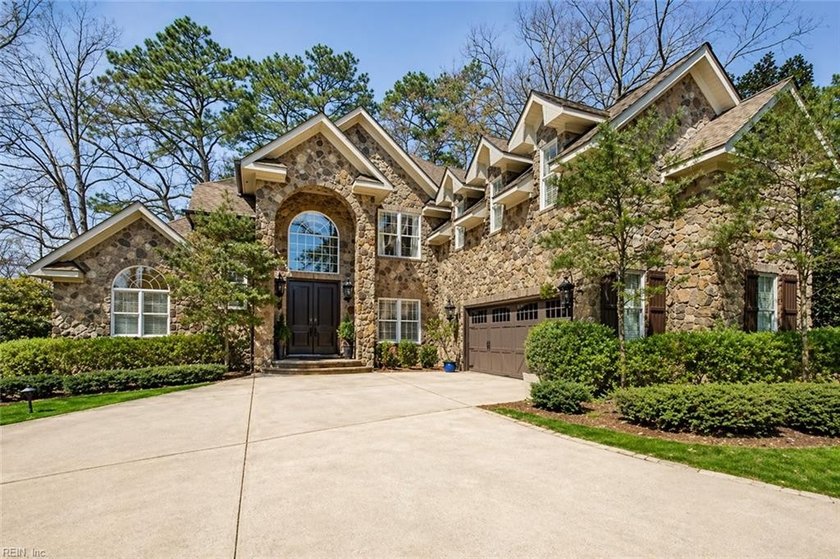 Custom 4 bedroom, 3.5 bath home in sought-after Birdneck Point - Beach Home for sale in Virginia Beach, Virginia on Beachhouse.com