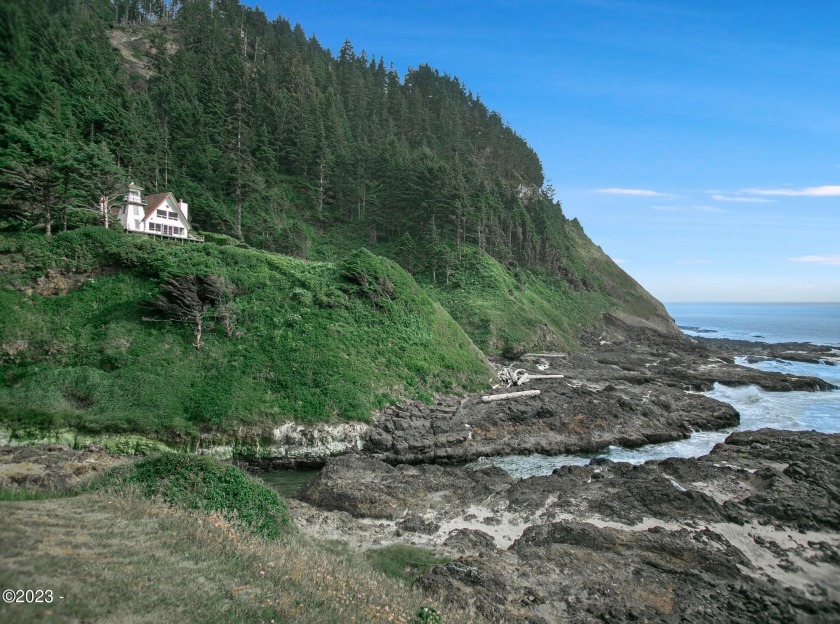 Welcome to the captivating Cleft of The Rock Lighthouse, nestled - Beach Home for sale in Yachats, Oregon on Beachhouse.com