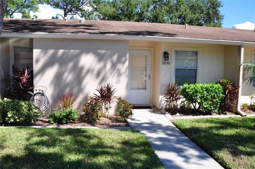 Like new and upgraded gorgeous condo. Minutes from world famous - Beach Condo for sale in Sarasota, Florida on Beachhouse.com