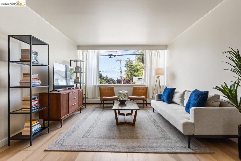 It's a beautiful day in Elmwood. The sun filters through the - Beach Condo for sale in Berkeley, California on Beachhouse.com