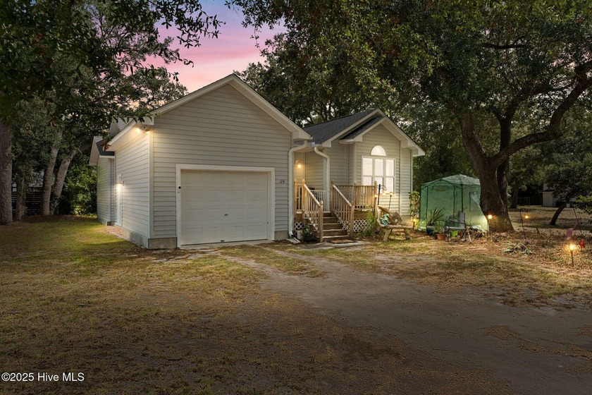 Welcome to your coastal retreat! This cozy beach cottage is - Beach Home for sale in Oak Island, North Carolina on Beachhouse.com