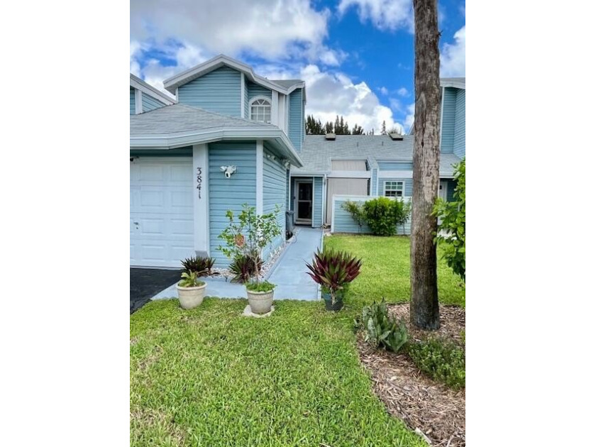 This is a Good Find..Affordable Townhouse w/ garage & Move - Beach Townhome/Townhouse for sale in Lake Worth, Florida on Beachhouse.com