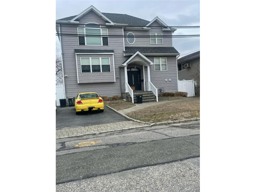 Welcome to 35 Jackson Avenue, Babylon - a spacious 5-bedroom - Beach Home for sale in Babylon, New York on Beachhouse.com