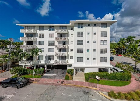 Must see!! Beautiful 2 bed- 2 Bath. Great Location. Close to the - Beach Condo for sale in Miami Beach, Florida on Beachhouse.com