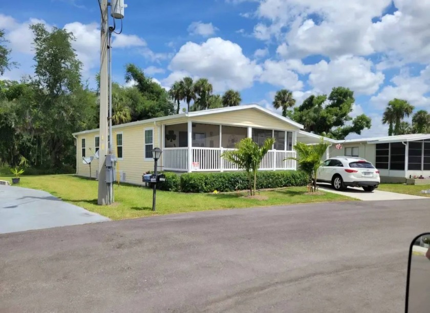 ZERO DAMAGES FROM HURRICANE!! MOVE IN READY!! This stunning - Beach Home for sale in North Fort Myers, Florida on Beachhouse.com