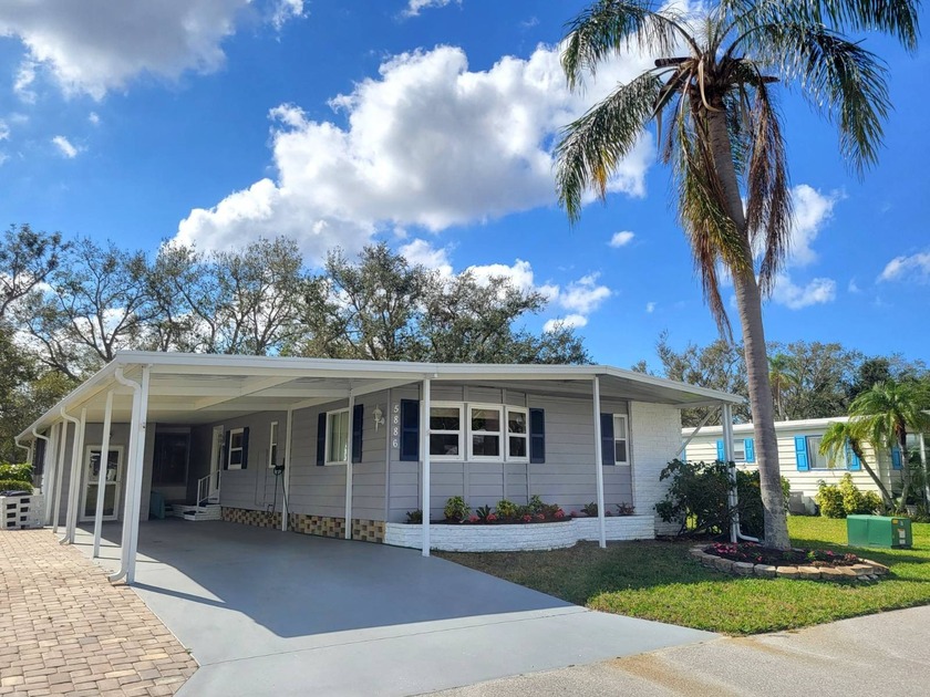 A must see in Camelot Lakes! Beautifully renovated and furnished - Beach Home for sale in Sarasota, Florida on Beachhouse.com